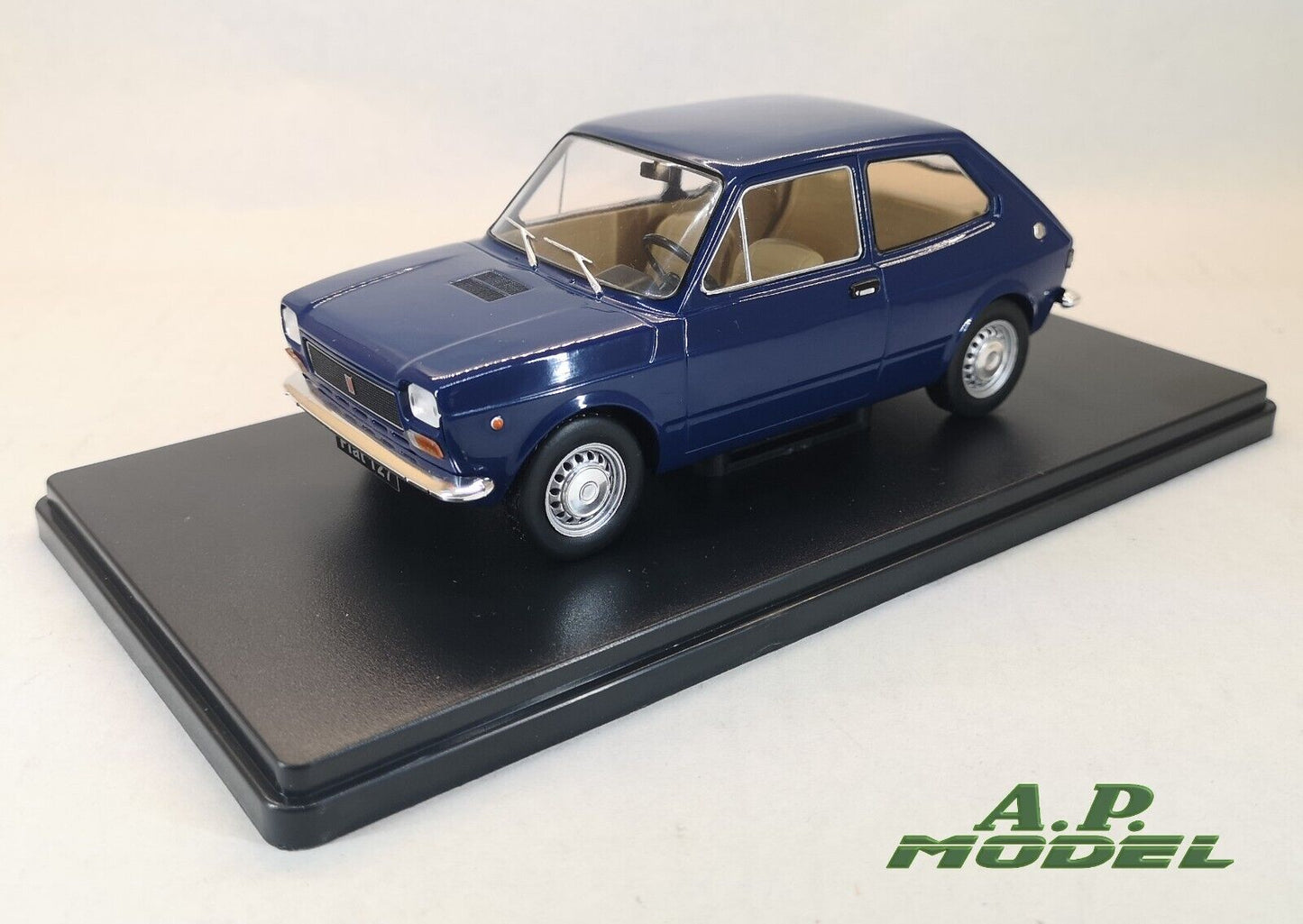 modellino auto 1/24 fiat 127 del 1971 macchinine vintage die cast della whitebox