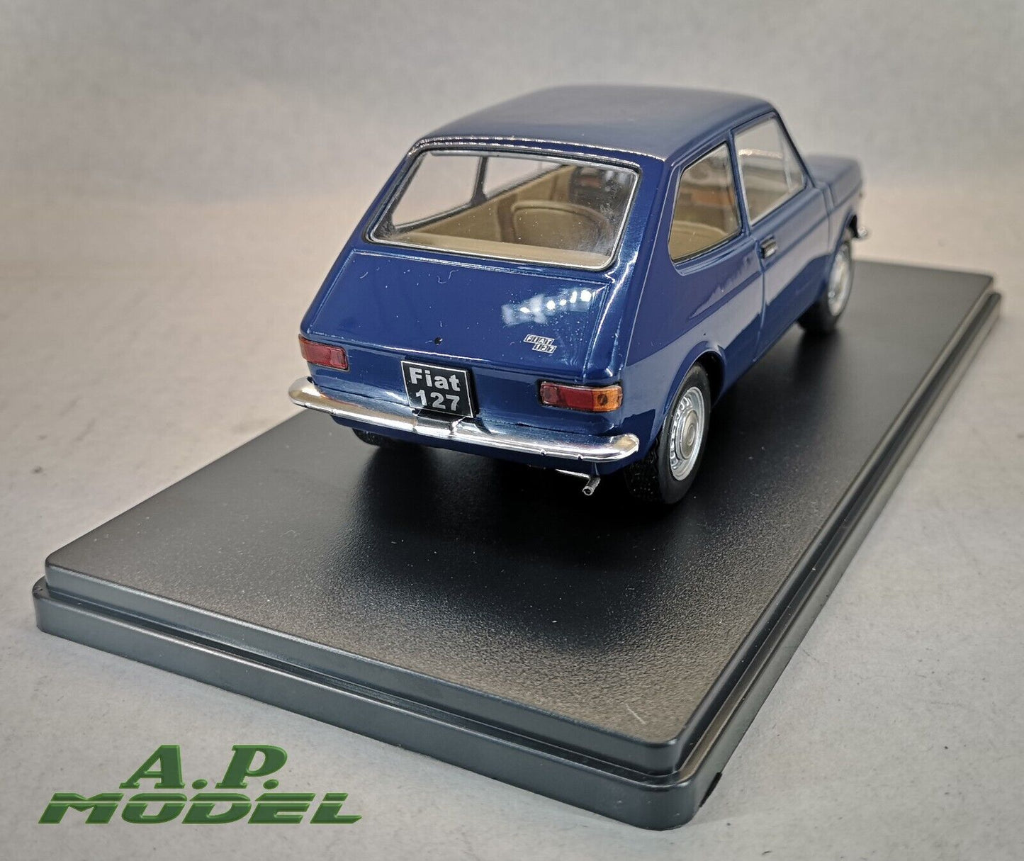 modellino auto 1/24 fiat 127 del 1971 macchinine vintage die cast della whitebox