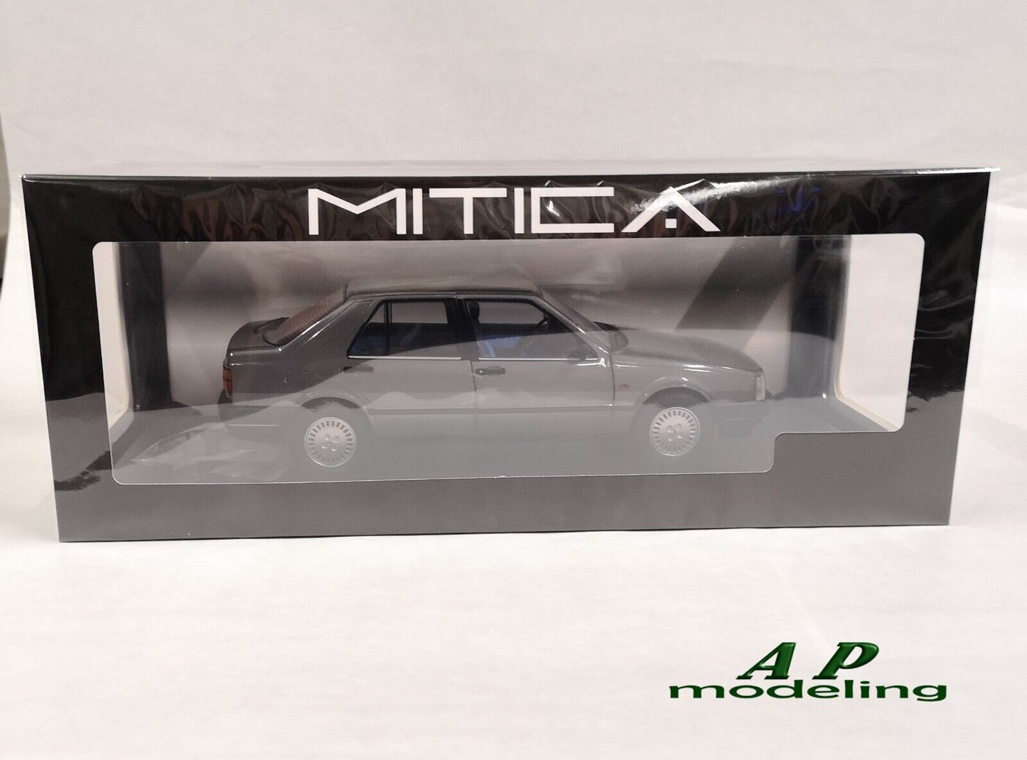 modellino auto 1/18 fiat croma 2.4 TD del 1985 modellini da collezione die cast