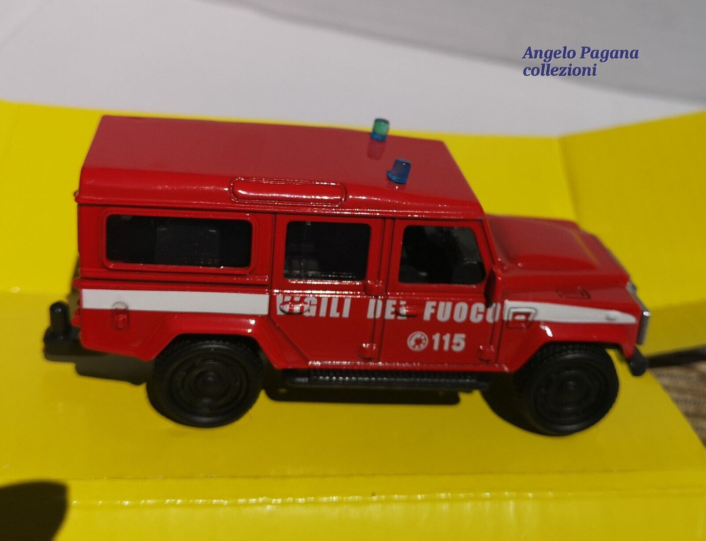 modellino auto scala 1:43 land rover defender fuori strada dei vigili del fuoco