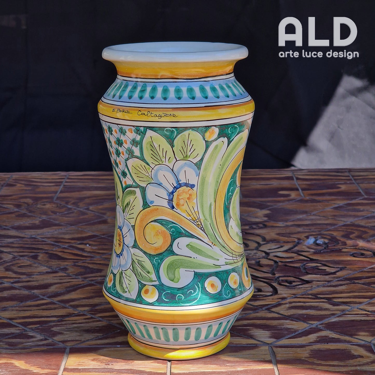 Vaso in ceramica di Caltagirone porta fiori da cucina artigianale dipinto a mano