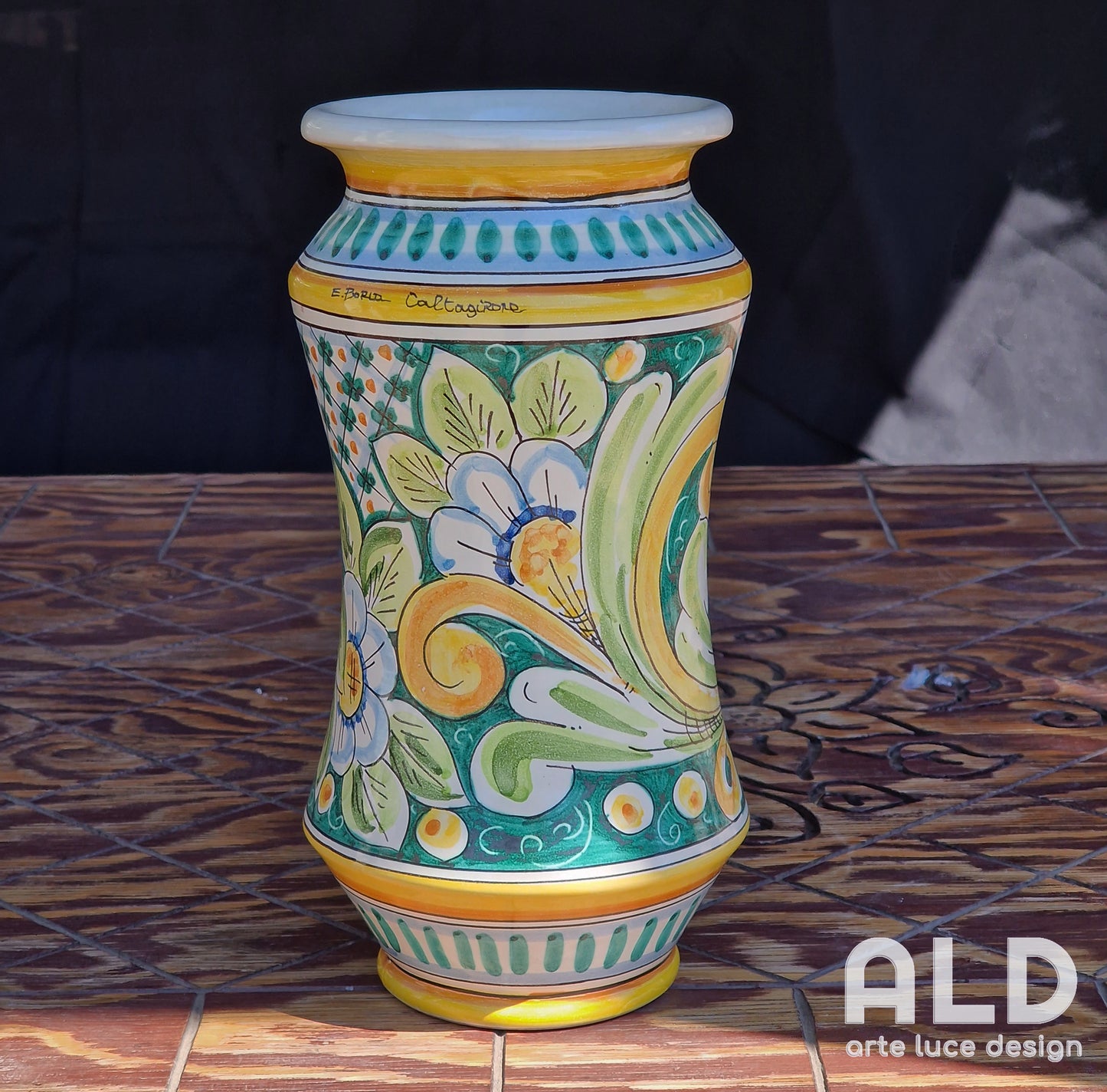 Vaso in ceramica di Caltagirone porta fiori da cucina artigianale dipinto a mano