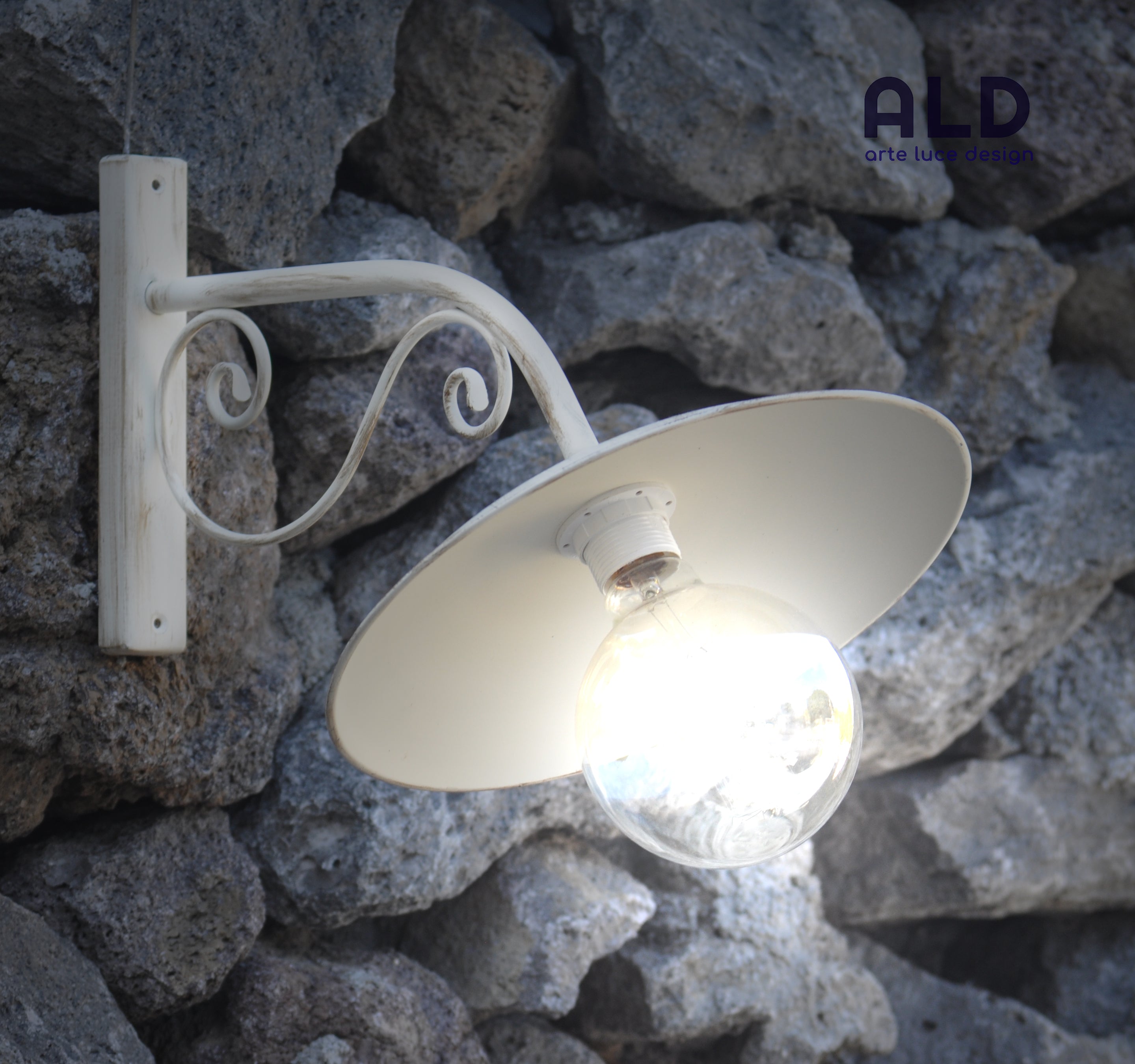Applique Parete Bon-186 In Ferro Battuto – Bianco E Argento, Vetro Bianco, 1 Luce E14, 21x33 Cm, Shabby Chic