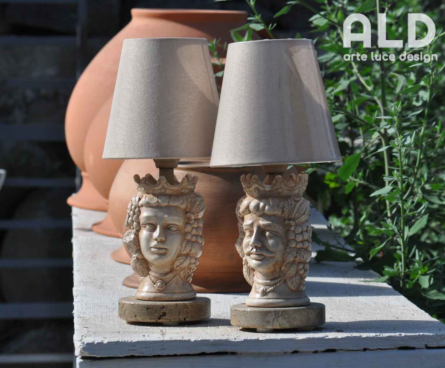 Coppia lumetti teste di moro in terracotta stile siciliano lampade da tavolo colore avorio invecchiato soprammobili moderni