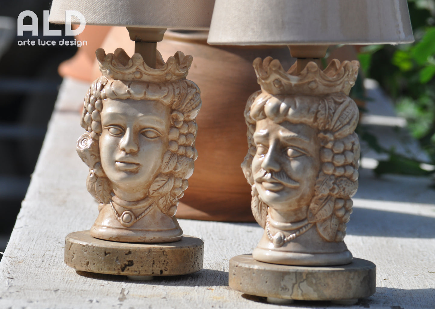 Coppia lumetti teste di moro in terracotta stile siciliano lampade da tavolo colore avorio invecchiato soprammobili moderni