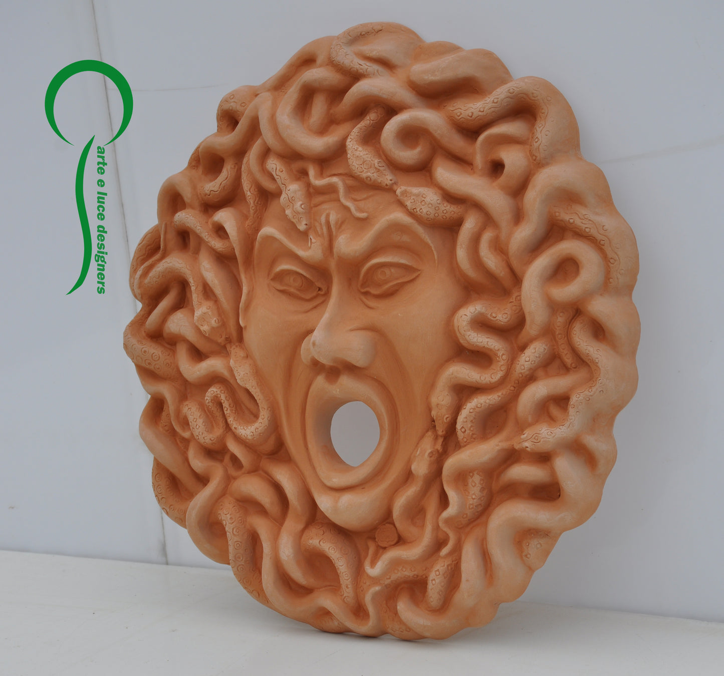 Medusa in terracotta Siciliana per fontana o decorazione da muro parete murale