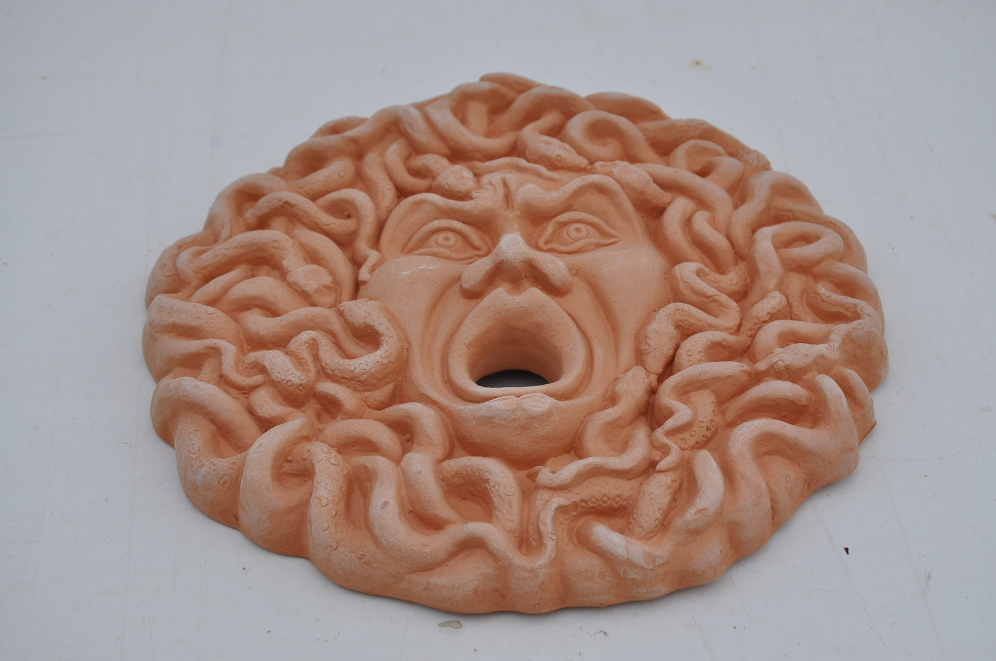 Medusa in terracotta Siciliana per fontana o decorazione da muro parete murale
