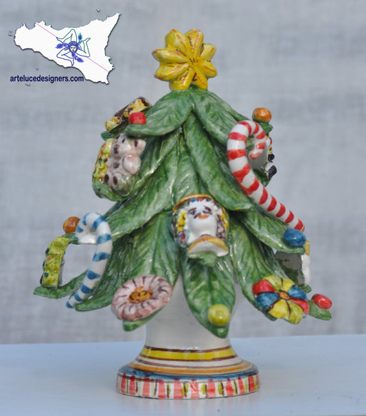 Soprammobile natalizio in ceramica di Caltagirone alberello di natale decorato