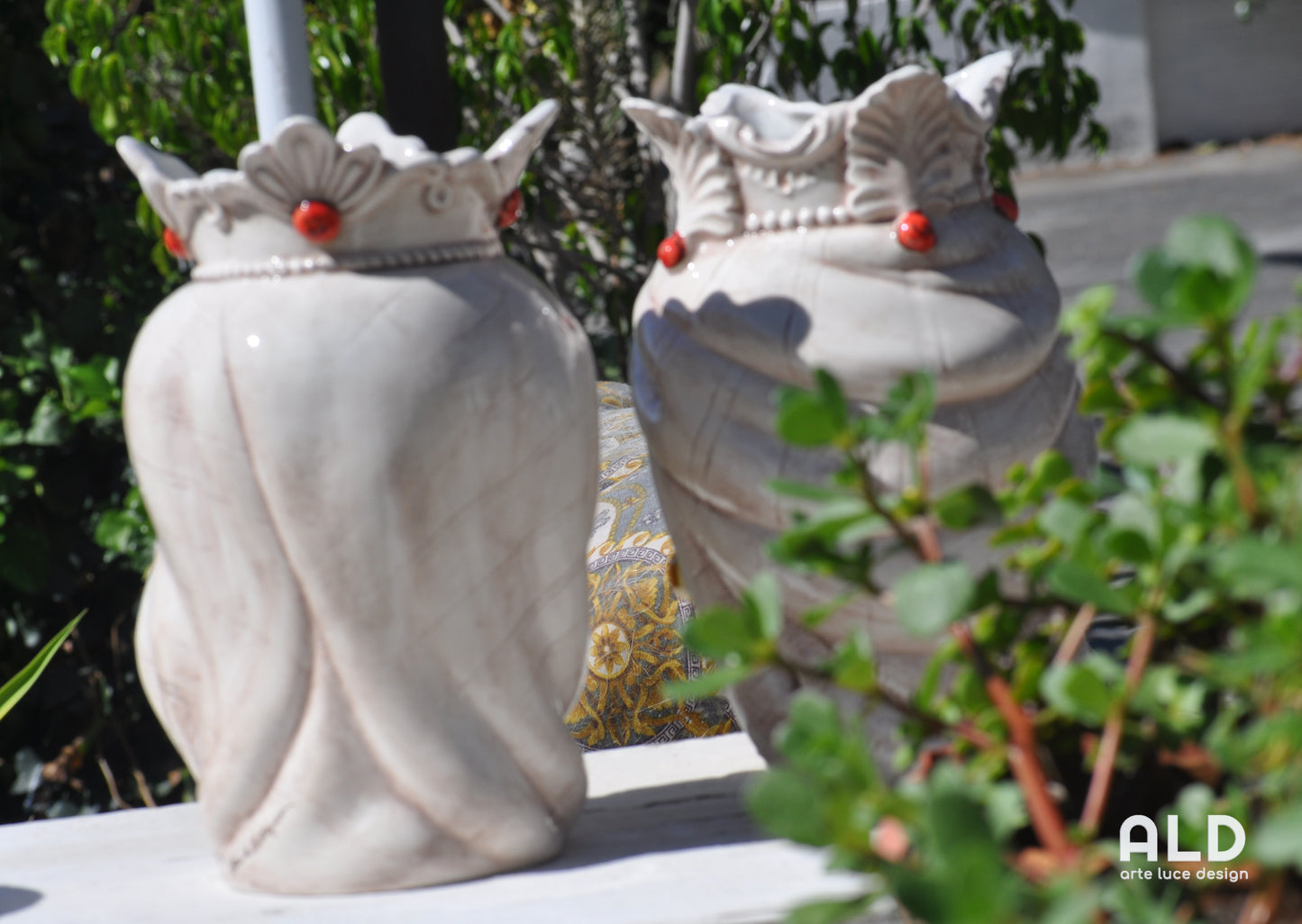 teste di moro in ceramica di Caltagirone  vasi soprammobili avorio moderni