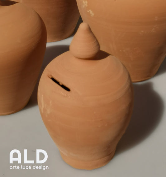 Salvadanaio in terracotta portamonete artigianale fatto a mano altezza 19cm A