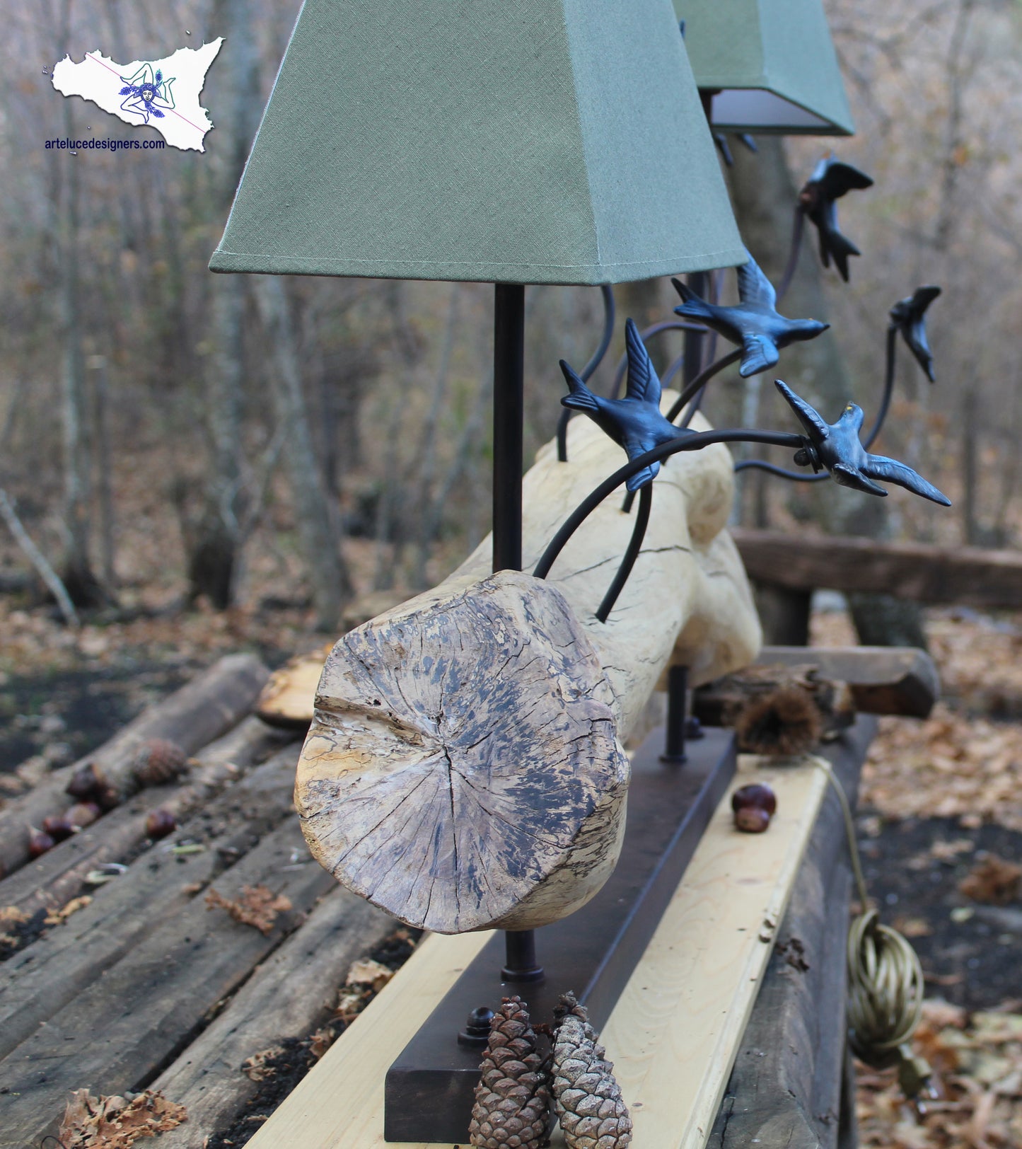 lampada da tavolo legno metallo fatta a mano