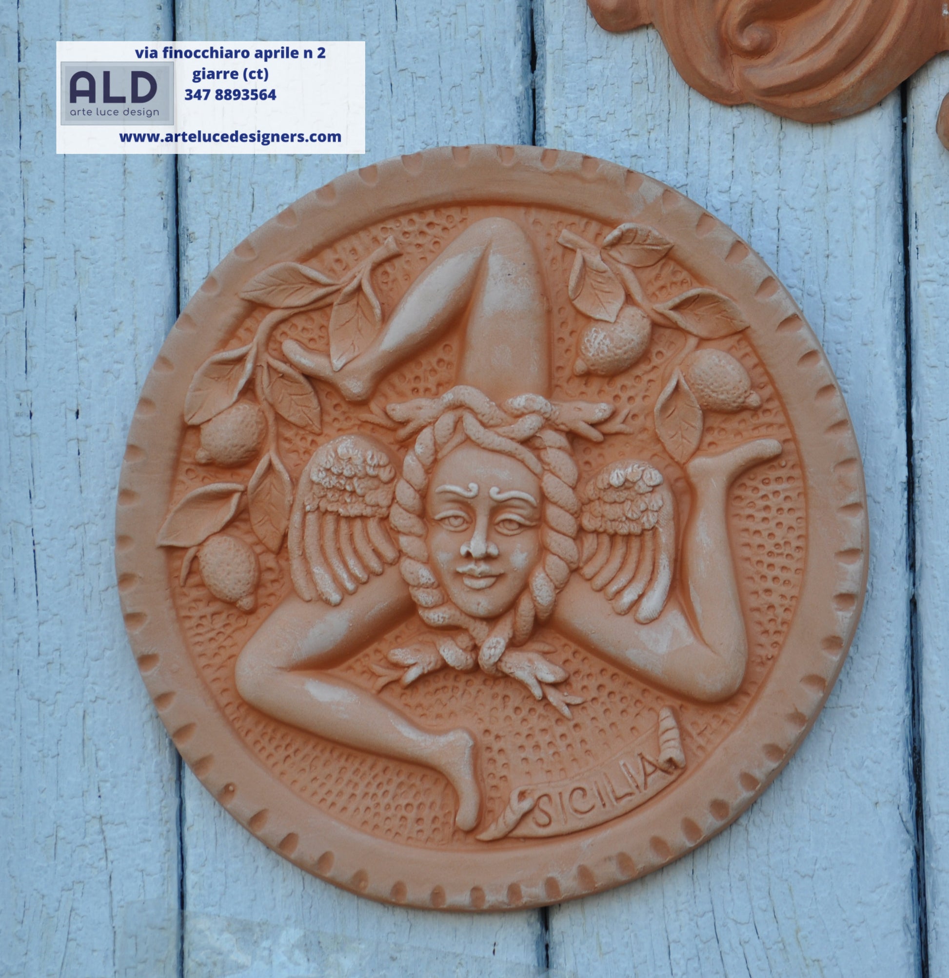 Crocifisso da parete in terracotta grezza rossa decorazione fai da te –  arte e luce designers