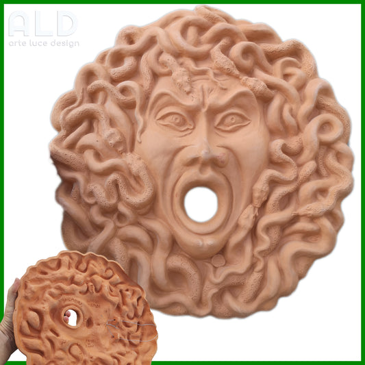 Volto di Medusa in terracotta grezza per fontana decorazione murale fregio parete